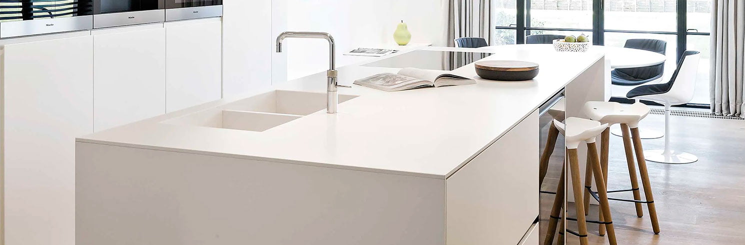 Encimera Cocina Blanca. Alaia Home reforma cocina o baño en Bilbao o Vitoria