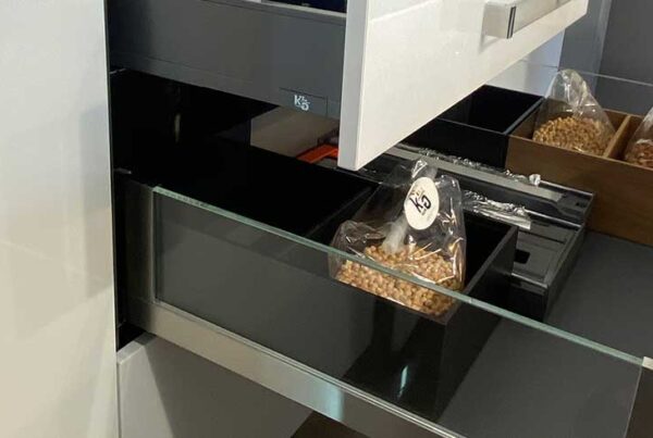 Cajones organizados cocina. Alaia Home reforma cocina o baño en Bilbao o Vitoria